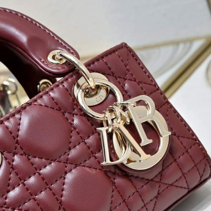 Picture of Dior Handbags _SKUfw239232245fw